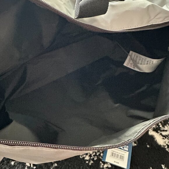 Disneyland Paris Marvel Avengers Campus Duffel Bag, Unisex, New with Tags - Picture 6 of 6